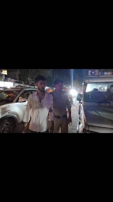 गोले के मंदिर शराब की दुकान के मुनीम पर फायरिंग करने वाला मुख्य आरोपी सुक्खा पंडित को पुलिस ने कराया घटना स्थल से मौका मुआयना
#viral #gwalior #pushpanjalitoday #viralreels #jansamparkmp