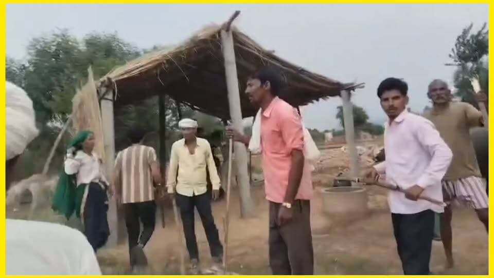 #नारायणपुर कें #गढ़ी_मामोड़ में जमीनी विवाद कों लेकर खू*नी संघर्ष,दों पक्षों में जमकर चलें लाठी-डंडे,10 लोग घायल,मारपीट का वीडियो सोशल मीडिया पर वायरल हुआ , पुलिस कर रही जांच
#KotputliBehror
Shakuntala Rawat Devi Singh Shekhawat