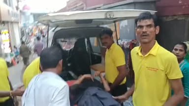वृंदावन के बांके बिहारी मंदिर की सुरक्षा में लगी महिला सुरक्षागार्ड पर बाहर से आए श्रद्धालु ने किया जान लेवा हमला,महिला सुरक्षा गार्ड का सर दिवाल में दे मारा,वीडियो वायरल
#vrindavan #sspmathura #viralpost #exolorepage #foryouシ newsfeed dgpup
ADGAgra goverdhan Mathuranews breakingnewstoday