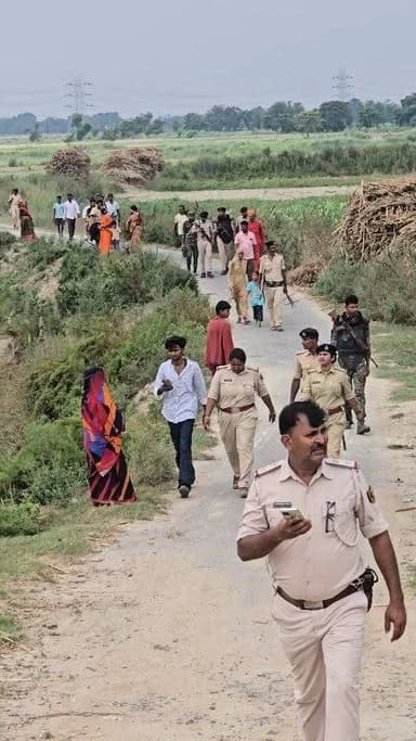 मनिया में महिला की मौत मामले में घटनास्थल पर पुलिस पहुची #viralreelschallenge #trendingreels #saharsadistrictadministration #banmaithari #baijnathpur #SmackRecovery #CrimeNews #saharsa #BreakingNews #PoliceAction Saharsa Police @highlight