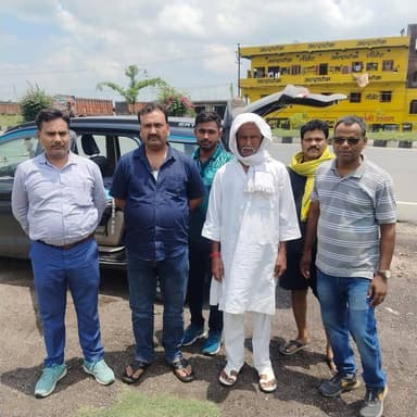 बीते दिन कोंदी स्टैंड में हुए गोलीबारी की घटना के मुख्य अभियुक्त राकेश कुमार यादव एवं पूर्व मुखिया ललन यादव को पश्चिम बंगाल से पुलिस ने किया गिरफ्तार ।
#criminal #DGPBihar #BiharPolice #PatnaPolice