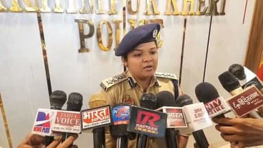 लखीमपुर खीरी पुलिस की बड़ी कामयाबी। थाना हैदराबाद क्षेत्र में हुई 24 लाख रुपये की चोरी का खुलासा, दो आरोपी गिरफ्तार। पुलिस ने सोने-चांदी के जेवरात और नकदी बरामद की। एसएसपी डॉ. ख्याति गर्ग ने प्रेसवार्ता में दी जानकारी।
#LakhimpurKheri #LakhimpurPolice #UPPolice #CrimeNews #TheftCase #PoliceAction #SSPKhyatiGarg #BreakingNews #HarshGupta #BharatExpress #UttarPradesh #चोरी #लखीमपुरखीरी #यूपीपुलिस #ब्रेकिंगन्यूज