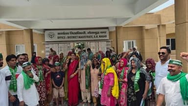 गौतमबुद्ध नगर में भारतीय किसान यूनियन (शहीद-ए-आज़म भगत सिंह) ने किसानों की मांगों को लेकर प्रशासन को चेतावनी देते हुए एसडीएम, सिटी मजिस्ट्रेट और थाना सूरजपुर प्रभारी को ज्ञापन सौंपा। संगठन ने ग्राम बेलाखुर्द के किसानों के कब्जे और मूंग की फसल की सुरक्षा सुनिश्चित करने की मांग की है। राष्ट्रीय अध्यक्ष नवीन भाटी और राष्ट्रीय महासचिव बिजेंद्र रावल ने कहा कि यदि तीन दिनों के भीतर प्रशासन ने किसानों के पक्ष में ठोस कार्रवाई नहीं की, तो संगठन करीब 500 ट्रैक्टरों के साथ दिल्ली कूच करेगा और केंद्रीय कृषि एवं किसान कल्याण मंत्री से मुलाकात कर किसानों की समस्याएं उठाएगा।
इस दौरान राष्ट्रीय प्रवक्ता हातम सिंह भाटी, संगठन के संस्थापक प्रवीण गुर्जर और नितिन भाटी ने किसानों के अधिकारों की लड़ाई जारी रखने का संकल्प दोहराया। कार्यक्रम में राष्ट्रीय मुख्य महासचिव दिलदार अंसारी, राष्ट्रीय महासचिव आशीष नागर, राष्ट्रीय उपाध्यक्ष इंद्रजीत नागर, गिरिराज भाटी, बिजेंद्र नागर, अजय नागर, सोनू कसाना, प्रदेश अध्यक्ष जतन भाटी, मंडल अध्यक्ष योगेश खारी, विनीत मावी, प्रशांत राणा, मेरठ जिलाध्यक्ष वीर सिंह चेयरमैन, युवा मोर्चा के राष्ट्रीय अध्यक्ष रामवीर भाटी, प्रदेश प्रवक्ता कृष्ण शर्मा, महिला मोर्चा की राष्ट्रीय अध्यक्ष तथा गौतमबुद्ध नगर जिलाध्यक्ष सचिन भाटी सहित बड़ी संख्या में किसान और संगठन के पदाधिकारी मौजूद रहे।
महिला मोर्चा की राष्ट्रीय अध्यक्ष ने भी स्पष्ट कहा कि जरूरत पड़ने पर महिला मोर्चा भी बड़ी संख्या में दिल्ली कूच में शामिल होगा। वहीं, जिलाध्यक्ष सचिन भाटी ने कहा कि संगठन किसानों को उनका वैधानिक अधिकार दिलाने के लिए हर स्तर पर संघर्ष जारी रखेगा।