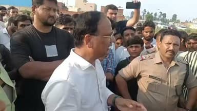 रास्ते के विवाद ने पकड़ा तूल, थिथौला में ग्रामीणों और कंपनी कर्मचारियों के बीच टकराव
#roorkeecivilhospital
#UttarakhandNews
#policeprashasan
#viralvideo
#indiakhabar9
#BJP
#Congress