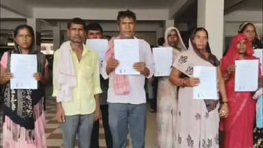 गंभीरवन की जमीन पर विवाद: ग्रामीणों ने DM से की शिकायत, प्रधान पक्ष ने आरोपों को बताया राजनीति....
आजमगढ़ के जहानागंज क्षेत्र के गंभीरवन गांव के आधा दर्जन ग्रामीण जिलाधिकारी कार्यालय पहुंचे और ग्राम प्रधान पर सरकारी जमीन हड़पने का आरोप लगाते हुए शिकायत सौंपी। वहीं, प्रधान पति आशुतोष ने आरोपों को खारिज करते हुए कहा कि उनका उद्देश्य सरकारी जमीन पर हाट-बाजार का निर्माण कर प्रधानमंत्री और मुख्यमंत्री के ड्रीम प्रोजेक्ट के तहत गांव के बेरोजगार युवाओं को रोजगार उपलब्ध कराना है। उन्होंने आरोप लगाया कि कुछ लोग प्रधानी की राजनीति के चलते इस योजना का विरोध कर रहे हैं। मामले में प्रशासन द्वारा शिकायत की जांच की जा रही है।
#Azamgarh #Jahanaganj #Gambhirvan #DMOffice #GramPradhan DM Azamgarh MYogiAdityanath @highlight
#Azamgarh #Jahanaganj #Gambhirvan #DMOffice #GramPradhan #LandDispute #UPNews #GroundReport #LocalNews #BreakingNews #VillagePolitics #UttarPradesh