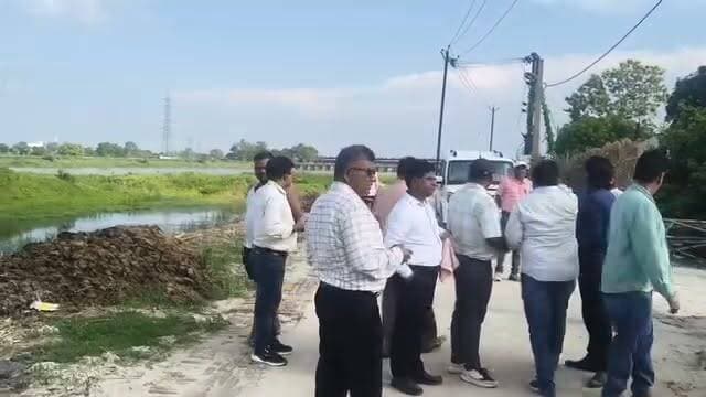 #कमला नदी पर नया पुल बने हुआ निरीक्षण
#मधुबनी जिला के #जयनगर राष्ट्रीय उच्च पथ प्रमंडल के द्वारा कमला नदी पर नया पुल के निर्माण के प्रस्ताव को लेकर समस्तीपुर बाढ नियंत्रण विभाग के मुख्य अभियंता नवल किशोर भारती दरभंगा अधीक्षण अभियंता अबरार अरसद कार्यपालक अभियंता गुलाम गौसकी ने राष्ट्रीय उच्च पथ प्रमंडल के पदाधिकारी कार्यपालक अभियंता राज किशोर प्रसाद सहित अन्य पदाधिकारीयों ने कमला पुल के पास जगह का निरीक्षण किया