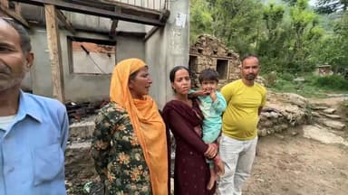 -घर में लगी आग
-हल्कू राम व भतीजे सुरेंद्र कुमार का घर जलकर राख।
-28 जून रविवार को लगी घर में आग।
-सब कुछ जलकर राख।
-प्रशासन व समाजसेवी मदद के लिए जरूर आयें सामने।
-आप भी करें मदद।
-देखिए Live हालत।#jogindernagar_mandi_himachal #facebookreelsviral #trendingreel #spmandi #himachalpradesh #police #mandikotli #poor #fire #BurntHouseBJP Himachal PradeshBlock Congress Committee Joginder NagarIndian National Congress - Himachal Pradesh #help