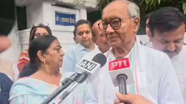 मध्यप्रदेश के पूर्व मुख्यमंत्री दिग्विजय सिंह 2 अक्टूबर से बाबा महाकाल मंदिर उज्जैन से रामलला मंदिर अयोध्या तक करेंगे पदयात्रा यह यात्रा गैर राजनैतिक होगी...
#monupradhan #DigvijayaSingh Monu Pradhan