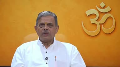 राम मंदिर चढ़ावा चोरी, RSS बोला-दोषियों को कड़ी सजा मिले, करोड़ों भक्तों का भरोसा बचाना जरूरी, दान की रकम चोरी होने से उन्हें ठेस पहुंची
अयोध्या राम मंदिर चढ़ावा चोरी मामले को लेकर राष्ट्रीय स्वयंसेवक संघ (RSS) ने शुक्रवार को पहली बार बयान दिया। सरकार्यवाह दत्तात्रेय होसबाले ने कहा- रामलला मंदिर में रखे दानपात्रों में जमा राशि की चोरी दुर्भाग्यपूर्ण है। इससे रामभक्तों की भावनाओं और श्रद्धा को आघात पहुंचा है। स्पेशल इन्वेस्टिगेशन टीम (SIT) जांच में जो भी दोषी पाए जाएंगे, उन्हें कठोर दंड मिलना चाहिए। #rammandir #ramjanambhoomi #ayodhya #ayodhyarammandir #rss
