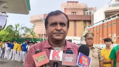 बांदा में 'वृक्षारोपण महायज्ञ अभियान' के तहत निकली जन-जागरूकता रैली
स्कूली बच्चों, सामाजिक संगठनों और नागरिकों ने दिया हरियाली का संदेश
"एक पेड़ माँ के नाम" के संकल्प के साथ पर्यावरण संरक्षण का आह्वान
✒️रिपोर्ट राजेश सिंह बाँदा
बांदा (उत्तर प्रदेश)। पर्यावरण संरक्षण और हरित भविष्य के उद्देश्य से बांदा जनपद में वृक्षारोपण महायज्ञ अभियान के अंतर्गत व्यापक जन-जागरूकता रैली का आयोजन किया गया। रैली में स्कूली छात्र-छात्राओं, सामाजिक संगठनों, पर्यावरण प्रेमियों तथा आम नागरिकों ने उत्साहपूर्वक भाग लेकर अधिक से अधिक पौधे लगाने और उनकी देखभाल का संदेश दिया।
बांदा जनपद में बुधवार को आयोजित वृक्षारोपण महायज्ञ अभियान के तहत निकाली गई जन-जागरूकता रैली ने पूरे शहर में पर्यावरण संरक्षण का संदेश दिया। रैली में बड़ी संख्या में स्कूली बच्चे, शिक्षक, सामाजिक संगठन, स्वयंसेवी संस्थाएं और आम नागरिक शामिल हुए।
प्रतिभागियों ने हाथों में "पेड़ लगाओ-जीवन बचाओ", "एक पेड़ माँ के नाम", "हरित बांदा-स्वच्छ बांदा" जैसे संदेश लिखी तख्तियां लेकर लोगों को पर्यावरण संरक्षण के प्रति जागरूक किया।
रैली के दौरान वक्ताओं ने कहा कि बढ़ते तापमान, जलवायु परिवर्तन और पर्यावरणीय चुनौतियों से निपटने के लिए प्रत्येक नागरिक को कम से कम एक पौधा अवश्य लगाना चाहिए और उसके संरक्षण का संकल्प भी लेना चाहिए। उन्होंने कहा कि वृक्ष न केवल शुद्ध ऑक्सीजन प्रदान करते हैं, बल्कि जल संरक्षण, मिट्टी के कटाव की रोकथाम और जैव विविधता के संरक्षण में भी महत्वपूर्ण भूमिका निभाते हैं।
डीएफओ बांदा अंकित कुमार शुक्ला ने अपने संबोधन में अभियान को जनभागीदारी से सफल बनाने पर जोर देते हुए कहा कि प्रशासन का लक्ष्य जिले में बड़े स्तर पर पौधारोपण कर हरित आवरण बढ़ाना है। उन्होंने सभी विभागों, स्कूलों, कॉलेजों, ग्राम पंचायतों और सामाजिक संगठनों से इस अभियान को जनआंदोलन बनाने का आह्वान किया।
आयोजकों के अनुसार अभियान के अंतर्गत जिले में फलदार, छायादार और औषधीय पौधों के रोपण को प्राथमिकता दी जाएगी। रैली के समापन पर सभी प्रतिभागियों ने अधिक से अधिक पौधे लगाने और उनकी नियमित देखभाल करने का संकल्प लिया।
पर्यावरण संरक्षण केवल सरकारी योजनाओं से नहीं, बल्कि जनभागीदारी से संभव है। यदि प्रत्येक नागरिक पौधारोपण के साथ-साथ पौधों के संरक्षण का भी संकल्प ले, तो आने वाली पीढ़ियों के लिए स्वच्छ और सुरक्षित पर्यावरण सुनिश्चित किया जा सकता है।
🟥 ND NEWS | दैनिक निष्पक्ष धारा की अपील
एनडी न्यूज़ सभी नागरिकों से अपील करता है कि केवल पौधे लगाना ही नहीं, बल्कि उनकी नियमित देखभाल भी अपनी जिम्मेदारी समझें। प्रत्येक परिवार वर्ष में कम से कम एक पौधा अवश्य लगाए और उसे वृक्ष बनने तक संरक्षित करे। प्रशासन, सामाजिक संस्थाएं और आमजन मिलकर हरित एवं स्वच्छ भारत के निर्माण में अपनी सक्रिय भागीदारी निभाएं।
जनहित में सुझाव
प्रत्येक परिवार कम से कम एक पौधा अवश्य लगाए।
लगाए गए पौधों की नियमित सिंचाई और सुरक्षा सुनिश्चित करें।
विद्यालयों एवं ग्राम पंचायतों में पौधारोपण अभियान नियमित रूप से चलाए जाएं।
फलदार एवं स्थानीय प्रजातियों के पौधों को प्राथमिकता दी जाए।
पर्यावरण संरक्षण को जनआंदोलन बनाने में युवाओं की सक्रिय भागीदारी बढ़ाई जाए।
👇👇👇
#NDNews #दैनिकनिष्पक्षधारा #Banda #Vriksharopan #TreePlantation #EkPedMaaKeNaam #GreenBanda #Environment #SaveTrees #GreenIndia #PlantATree
👇👇👇
@dgpup
@RSSorg
@UPGovt
@RSSgeet
@wpl1090
@Uppolice
@MIB_India
@PMOIndia
@HMOIndia
@VHPDigital
@InfoDeptUP
@myogioffice
@homeupgov
@CMOUP_RC
@CMOfficeUP
@ChiefSecyUP
@ChiefSecyUP
@MahantYogiG
@UpPolicemitra
@BajrangDalOrg
@UPPViralCheck
@rashtrapatibhvn
@112UttarPradesh
@UPMahilakalyan
@myogiadityanath
@UPForestGov
@moefcc
@InfoDeptUP
@DM_Banda1
@bandapolice
👇👇👇
🟥 ND NEWS | दैनिक निष्पक्ष धारा
मुख्य संपादक / संस्थापक: राजन सिंह हाड़ा
सह-संपादक: शालिनी सिंह भदौरिया
✒️ रिपोर्ट: राजेश सिंह, एनडी न्यूज़ बांदा
📍 कार्यालय-3: U158, हीरा स्वीट्स के पास, विकास मार्ग, लक्ष्मी नगर, पूर्वी दिल्ली, पिन कोड – 110092 (NCR)
📍 कार्यालय-2: विधानसभा रोड, बर्लिंगटन चौराहा, लखनऊ – 226001 (UP)
📍 कार्यालय-1: 1/1 अटल बिहारी चौराहा, नियर बर्मा चौराहा, फतेहपुर – 212601 (UP)
📅 दिनांक: 03 जुलाई 2026
📆 दिन: शुक्रवार
📧 Email: ndnewschannel@gmail.com
📞 मोबाइल: 9696119696