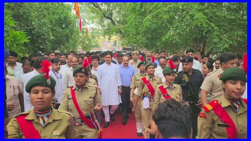 पलवल में बड़े ही धूमधाम से मनाया गया मंत्री गौरव गौतम का जन्मदिन
#palwal #palwalnews #palwalcitynews #haryananews #gauravgautam #gauravgautampalwal
