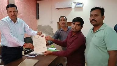 पोकरण नगरपालिका से सुखद खबर , दिव्यांग के हाथो पहुंचा घर का पट्टा