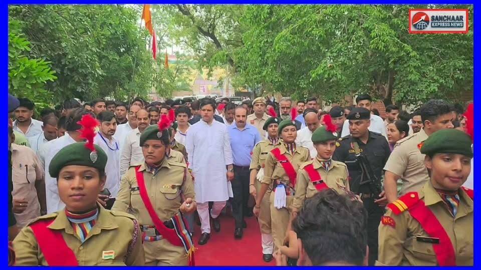 पलवल में बड़े ही धूमधाम से मनाया गया मंत्री गौरव गौतम का जन्मदिन
#palwal #palwalnews #palwalcitynews #haryananews #gauravgautam #gauravgautampalwal