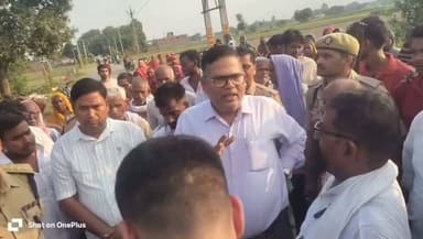 लरेवा में शराब की दुकान का विरोध, ग्रामीणों को समझाने पहुँचे आबकारी अधिकारी | देखें पूरा वीडियो
#Mau #Larewa #LiquorShop #ExciseDepartment