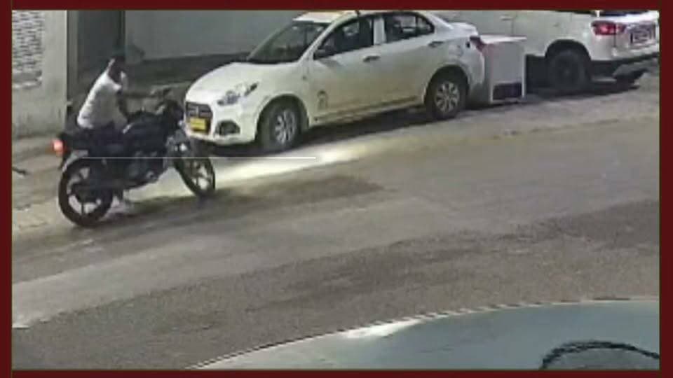 जसपुर में बीच सड़क पर गुंडागर्दी! वायरल वीडियो के बाद पुलिस का बड़ा एक्शन, 3 आरोपी गिरफ्तार।
#Jaspur #UdhamSinghNagar #Uttarakhand #UttarakhandPolice #BreakingNews #CrimeNews #PoliceAction #ViralVideo #LatestNews #HindiNews #NewsUpdate #LawAndOrder #JaspurNews #USNagar #News