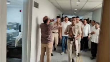 पूर्व मंत्री राजू सिंह मामले में आज आएगा कोर्ट का अहम फैसला, सजा में राहत की मांग पर टिकी सबकी नजर।
.
.
दिल्ली की राउज एवेन्यू कोर्ट ने 2018 के हर्ष फायरिंग मामले में दोषी बिहार के भाजपा विधायक राजू सिंह की सजा पर फैसला सुरक्षित रख लिया है। अदालत शनिवार को अंतिम फैसला सुनाएगी, जिसमें अभियोजन पक्ष ने कड़ी सजा और बचाव पक्ष ने नरमी की अपील की है।
#RajuSingh