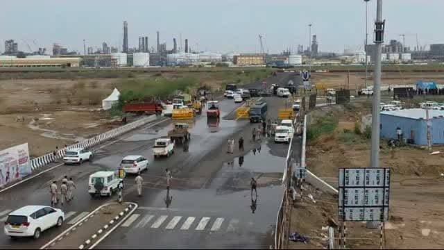 प्रधानमंत्री नरेंद्र मोदी आज करेंगे रिफाइनरी का उद्घाटन, बारिश के बाद सुबह की पहली तस्वीर
#follower #refinery #rajsthan