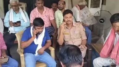 ट्रक की चपेट में आने से 5 वर्षीय बच्ची की मौत, सड़क पर शव रखकर प्रदर्शन
उतराव थाना क्षेत्र में शनिवार सुबह तेज रफ्तार ट्रक की टक्कर से 5 वर्षीय मासूम बच्ची की दर्दनाक मौत हो गई। हादसे के बाद चालक फरार हो गया, हालांकि स्थानीय लोगों ने ट्रक को पकड़ लिया। घटना से आक्रोशित ग्रामीणों ने शव सड़क पर रखकर जाम लगाते हुए कार्रवाई और मुआवजे की मांग की। पुलिस ने शव को पोस्टमार्टम के लिए भेजकर ट्रक को कब्जे में ले लिया है और आगे की कानूनी कार्रवाई की जा रही है।
#Prayagraj #UttarPradesh #BreakingNews #RoadAccident #Utraon #RHindustan #HindiNews