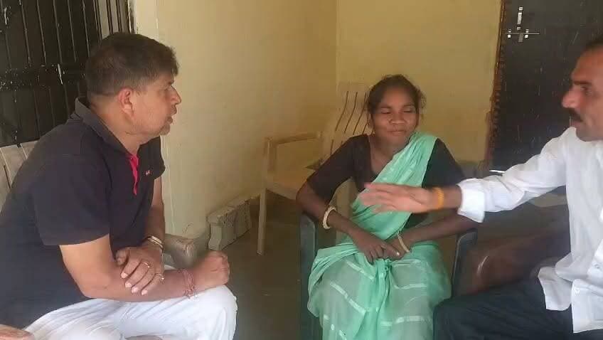 बारां के समरानियां में पानी की टंकी पर चढ़ी महिला का मामला, पुलिस ने सकुशल टंकी से उतारा महिला को,
पुलिस ओर ग्रामीणों ने ली राहत की सांस,ललिता सहरिया नामक बताई जा रही है महिला, .......
क्या बोली महिला.......? सूनिए.......
#dcdmbaran #baransp #baranpolice #PaniKiTanki #baran