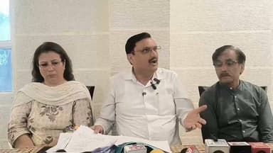 किच्छा खान फार्म विवाद में नया मोड़!
कांग्रेस नेता प्रियंका गांधी वाड्रा की जेठानी सायरा वाड्रा सिविल कोर्ट और हाईकोर्ट के आदेशों के साथ आईं सामने, वसीयत को लेकर पेश किए दस्तावेज।
#Kichha #KhansFarm #SairaVadra #PriyankaGandhi #Uttarakhand #CourtOrder #HighCourt #CivilCourt #PropertyDispute #BreakingNews #UdhamSinghNagar #NewsUpdate Tilak Raj Behar