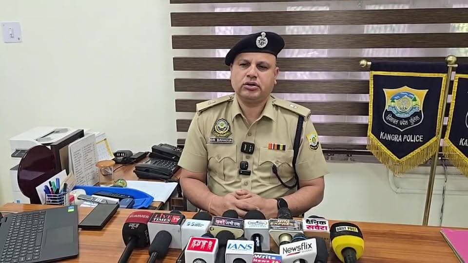 धर्मशाला और आसपास के इलाकों में हुई चोरियों में क्या है अपडेट, कहां कहां कितनी हुई चोरी जानकारी दे रहे जिला कांगड़ा एएसपी वीर बहादुर, देखें लाइव
#dharmshala #himachalpradesh #thefts #hppolice #followers #highlights