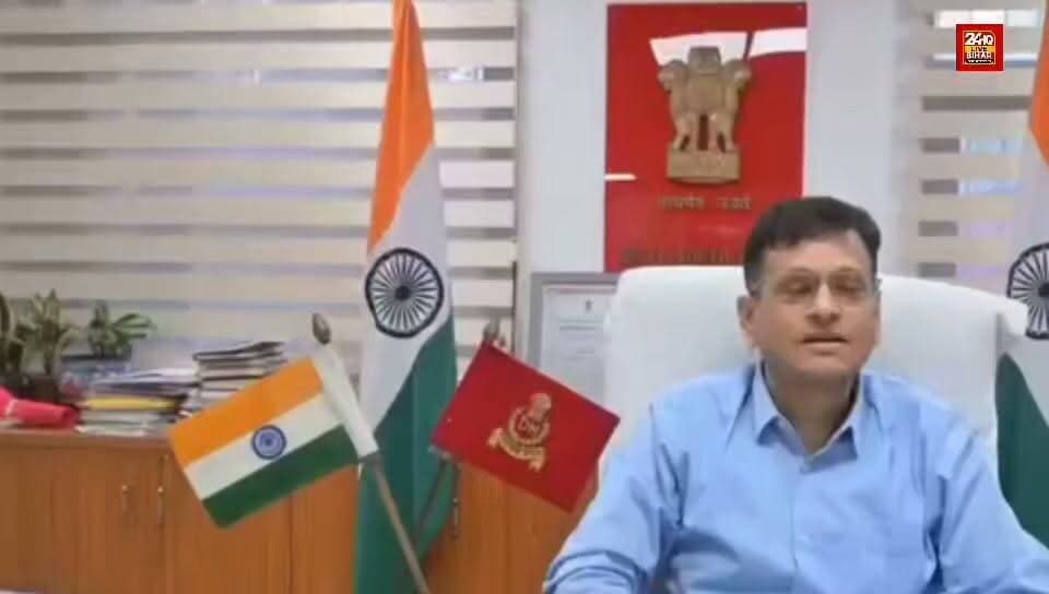 बैरगनिया का गौरव, सीतामढ़ी की शान! 🇮🇳
बैरगनिया के बेटे और दिल्ली के जिला पदाधिकारी अजय सर पर पूरे बैरगनिया एवं सीतामढ़ी को गर्व है।
आपकी मेहनत, ईमानदारी और सफलता आज क्षेत्र के युवाओं के लिए प्रेरणा बन चुकी है। इसका परिणाम है कि आज बैरगनिया प्रखंड के 5 विद्यार्थियों का BPSC परीक्षा में चयन हुआ है।
कामना है कि आपका मार्गदर्शन और आशीर्वाद इन सभी नवचयनित अधिकारियों पर बना रहे तथा वे भी समाज और देश की सेवा पूरी निष्ठा से करें।
हार्दिक बधाई एवं उज्ज्वल भविष्य की शुभकामनाएँ! 🌸
#Bairgania #Sitamarhi #BPSC #Success #Inspiration
