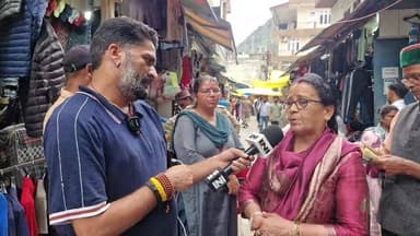सालों तक भरा ब्याज, वक्त पर मिला धोखा! 35 हजार के बदले ढाई लाख का सोना डकार गया "शिव कुमार बंसल'?
ब्याजखोरों का नया खेल! सालों तक वसूला ब्याज, जब सोना मांगने पहुंचे तो बोले— 'चोरी हो गया!'
विश्वास का कत्ल! 35 हजार के लिए गिरवी रखा ₹2,50000 का सोना गायब? रामपुर में बड़ा खेल!
रिपोर्ट गब्बर सिंह वैदिक