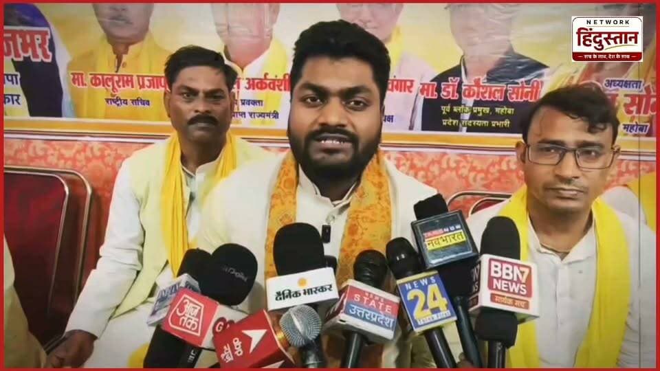 शिवपाल यादव पर अब तक का सबसे तीखा हमला! 😱 "पहले गाली देते थे, आज झंडा ढो रहे हैं।" सोशल मीडिया पर बयान ने मचाई खलबली, पूरा वीडियो देखें! 👀💥 #AkhileshYadav #PoliticalWar #Trending #NetworkHindustan