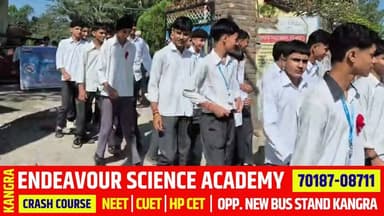 मुख्यमंत्री के चिट्टा विरोधी अभियान के तहत कांगड़ा के फतेहपुर में नशे के खिलाफ एक विशाल जागरूकता रैली निकाली गई। तहसील कल्याण विभाग के तत्वाधान में आयोजित इस रैली में करीब 300 विद्यार्थियों ने भाग लिया। बता दें कि इस जागरूकता रैली को एसडीएम फतेहपुर विश्रुत भारती ने हरी झंडी दिखाकर रवाना किया। साथ ही राजकीय वरिष्ठ मॉडल सीबीएसई स्कूल फतेहपुर से शुरू हुई यह रैली सिविल अस्पताल, तहसील परिसर, मुख्य बाजार और हाड़ा चौक से होकर मिनी सचिवालय पहुंची। इस दौरान विद्यार्थियों ने लोगों को नशे के दुष्प्रभावों से अवगत कराया और नशे से दूर रहने का संदेश दिया। #Fatehpur #Kangra #AntiDrugCampaign #ChittaMuktHimachal #SayNoToDrugs #DrugFreeHimachal #DrugAwareness #YouthAgainstDrugs #StudentRally #HimachalNews #CMCampaign #AwarenessDrive #CBSESchool #CivilHospital #MiniSecretariat #BreakingNews #LatestNews #HimachalPradesh #NashaMuktBharat #SaveYouth