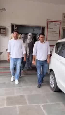 सीलमपुर: टैक्सी बुक करने के बाद ड्राइवर को चलती कार से फेंककर लूट लेते थे गाड़ी, वेलकम थाना पुलिस ने किया गिरोह का पर्दाफाश