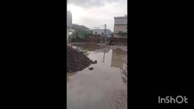 माण्डल में बारिश के बाद बिगड़े हालात कोलीखेड़ा रोड बना कीचड़ का दलदल, स्कूली बच्चे रोज़ उठा रहे जोखिम