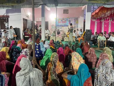 ▶️कलेक्टर श्रीमती नीतू माथुर ने आलीराजपुर विकासखंड के भाबरा अंतर्गत ग्राम पंचायत रिंगोल में रात्रि चौपाल आयोजित कर ग्रामीणों की समस्याएं सुनीं और उनके त्वरित निराकरण के लिए संबंधित विभागों को आवश्यक निर्देश दिए।
#रात्रिचौपाल
#Alirajpur
#JansamparkMP https://t.co/aiIj5kKj45
