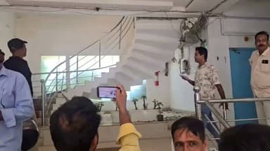 अयोध्या में राममंदिर चढ़ावा दान चंदा के लूटकांड अभी जोरों पर है और अब अयोध्या विकास प्राधिकरण का भृष्टाचार और देख लीजिए। जहां रामराज का सुकून होना था वहां लुट डकैती और भ्रष्टाचार चरम पर है।
सब राम जी देख लेंगे !?
#viralreelsfacebook
#rammandirayodhya #viralreelsシ #rammandir #ChampatRai #ayodhyarammandir #ayodhyavikas
#UPNews