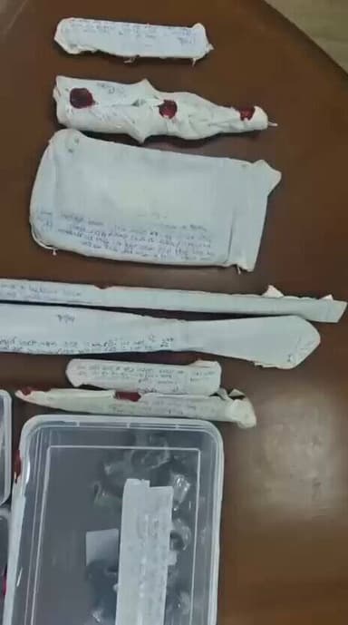 🏠 सेक्टरों की रेकी कर घरों में चोरी करने वाला गैंग गिरफ्तार!
थाना सेक्टर-20 पुलिस ने 2 शातिर चोरों को गिरफ्तार किया।
चोरी का सामान और करीब ₹20 हजार नकद बरामद।
आरोपी बाइक से रेकी कर घरों में चोरी करते और सामान बेचकर मौज-मस्ती पर पैसे उड़ाते थे
#CrimeNews @noidapolice @Uppolice https://t.co/jrY5q8TMCy