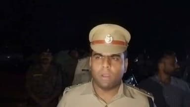 🚨 दिनदहाड़े डबल मर्डर से दहला बांका! स्कॉर्पियो सवार बदमाशों ने दो युवकों को गोलियों से भूना, एसपी बोले– "हर पहलू पर हो रही जांच, जल्द होगा खुलासा"
#Banka #Amarpur #DoubleMurder #BreakingNews #BiharCrime #SPPressBriefing #FSLTeam #MediaDarshan #BalliaVillage#Main Hun Banka #CrimeNews #BiharPolice#live viral