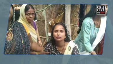#बलिया: रफ्तार का कहर! नीलगाय की टक्कर से अपाचे बाइक के उड़े परखच्चे, 5 साल के मासूम की मौत, पिता गंभीर
नगरा (बलिया): थाना क्षेत्र के सलेमपुर और बछईपुर के बीच बलिया-नगरा मार्ग पर एक बेहद ही दर्दनाक सड़क हादसा सामने आया है। दवा लेकर घर लौट रहे बाइक सवार परिवार के सामने अचानक एक तेज रफ्तार नीलगाय आ गई। टक्कर इतनी भीषण थी कि 5 वर्षीय मासूम सुशांत की मौके पर ही मौत हो गई, जबकि बाइक चला रहे पिता सुनील राम की हालत नाजुक बनी हुई है। टक्कर के बाद नीलगाय ने भी दम तोड़ दिया।
परिजनों में कोहराम: हादसे में मां गुड़िया देवी को मामूली चोटें आई हैं, लेकिन आंखों के सामने लाडले को खोने के बाद उनका रो-रोकर बुरा हाल है। घायल सुनील राम को नाजुक हालत में जिला अस्पताल बलिया रेफर किया गया है।
सूचना पर पहुंची नगरा थाना पुलिस ने मासूम के शव को कब्जे में लेकर पोस्टमार्टम के लिए भेज दिया है। इस हृदयविदारक घटना के बाद से पूरे सरया बगडौरा गांव में मातमी सन्नाटा पसरा हुआ है।
#BalliaNews #RoadAccident #NagraPolice #BreakingNews #BharatMedia