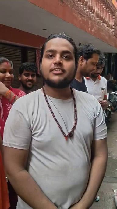 नोएडा प्राधिकरण जल विभाग सिविल विभाग जो नोएडा की गलियों में नालियों के ऊपर दाल बनाते हैं सभी लोगों से आग्रह है अपनी आंखें खोल ले और धरातल पर कार्य करें 🙏 @noida_authority @NandiGuptaBJP @CeoNoida https://t.co/PtN1Vi5I1t
