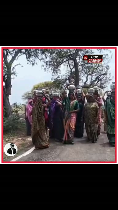 ગરબાડા પંથકમાં મેઘાના આગમન બાદ જાંબુઆ ગામની બહેનો દ્વારા હનુમાનજીની પ્રતિમાને છાણમાંથી મુક્ત કરાઈ