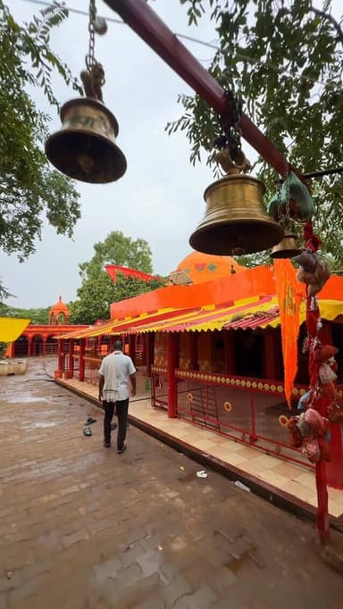 हर हर महादेव 🙏🏻🕉️
Follow @my_world_prayagraj
#mahadev #bholenath #shiv #lordshiva #harharmahadev