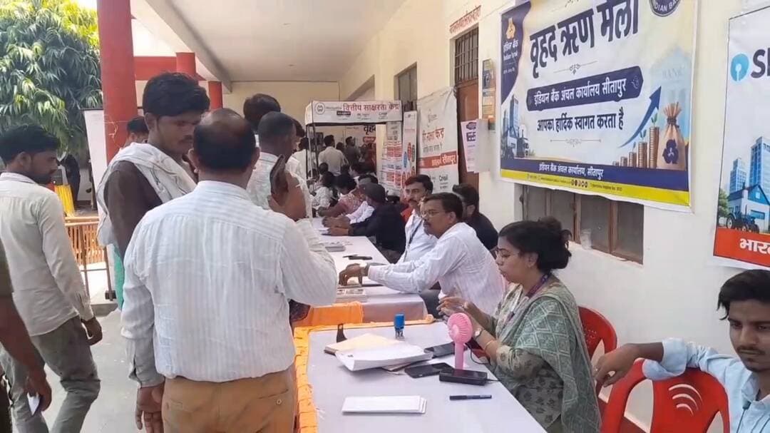 डी.एम. राजा गणपति आर की अध्यक्षता मे सम्पन्न हो रहा है सम्पूर्ण समाधान दिवस।