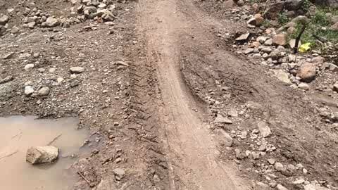 पंधाना, पाचंभा ग्राम पंचायत के पाबई कला से पिपरहट्टी जाने वाले रास्ते के बीच नाले पर पुलिया का काम अधुरा ग्रामीण परेशान