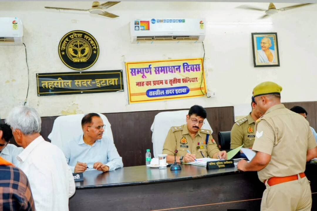 #Etawahpolice
⏭️जिलाधिकारी इटावा @DmEtawah एवं SSP इटावा @BrijeshS_211 द्वारा संयुक्त रूप से तहसील सदर इटावा पर सम्पूर्