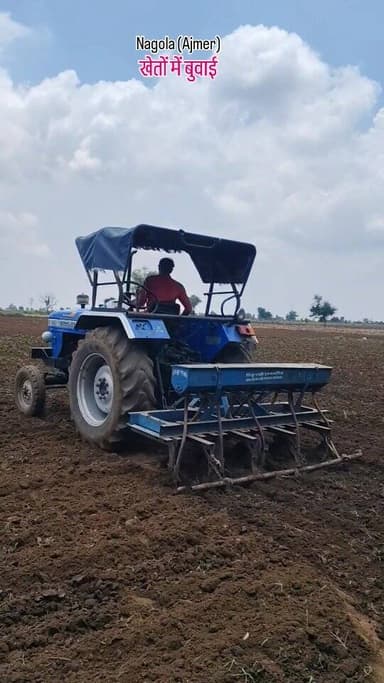 #farminglife🌾👨🌾 #sowingseeds #seed #tactor #wethair SeedDrilling