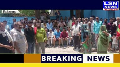 शिकोहाबाद में रेलवे स्टेशन के पास गांव नगला हेंडल का मुख्य मार्ग रेलवे द्वारा बंद किए जाने से नाराज़ ग्रामीणों का आक्रोश लगातार बढ़ता जा रहा है। अपनी समस्या के समाधान की मांग को लेकर ग्रामीणों ने पहले फिरोजाबाद जिलाधिकारी से मुलाकात कर शिकायती पत्र सौंपा लेकिन कोई ठोस आश्वासन या समाधान न मिलने पर गाँव लौटकर अधिकारियों के खिलाफ मोर्चा खोल दिया।
#Shikohabad #Firozabad #NaglaHandal #Railway #RailwayCrossing #PublicProtest #VillagersProtest #RoadClosed #BreakingNews #UPNews #LSNNews #HindiNews #GroundReport #LocalNews #UttarPradesh #RailwayNews #PublicIssue #NewsUpdate #TrendingNews #LSNDigital