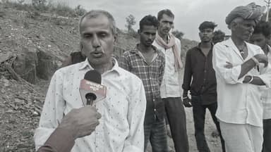 कालीवास की सड़क पर कब होगी कार्रवाई? 1 साल से इंतजार, हादसों का सिलसिला जारी
.
राजसमंद जिले की कालीवास ग्राम पंचायत में फोरलेन से तंतेला गांव को जोड़ने वाली सड़क पिछले करीब एक साल से बदहाल पड़ी है। सड़क की कंक्रीट उखड़ चुकी है और ढलान वाले हिस्से में बड़े-बड़े गड्ढे बन जाने से वाहन चालकों को चढ़ाई चढ़ने में भारी परेशानी का सामना करना पड़ रहा है। खासकर बाइक सवारों के लिए यह सड़क हादसों का कारण बन गई है। ग्रामीणों का कहना है कि इस मार्ग पर आए दिन दोपहिया वाहन फिसलकर गिर जाते हैं, जिससे कई लोग चोटिल भी हो चुके हैं। कई बार संबंधित विभाग और जनप्रतिनिधियों को शिकायत देने के बावजूद अब तक सड़क की मरम्मत नहीं कराई गई। ग्रामीणों का आरोप है कि करीब एक साल बीत जाने के बाद भी जिम्मेदार अधिकारी इस समस्या की ओर ध्यान नहीं दे रहे हैं।
.
#Rajsamandnews #Kaliwas #Roadproblem #Jaivardhannews