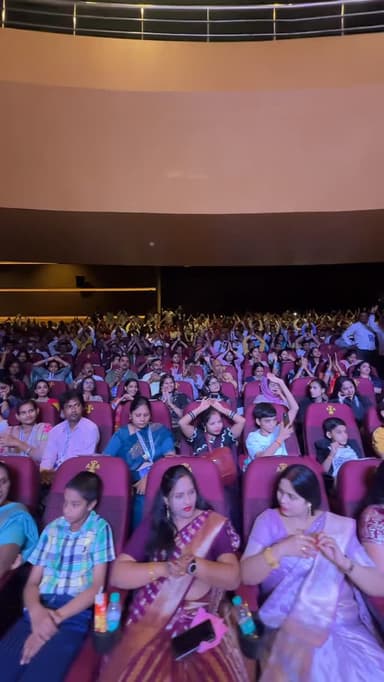 एक साल... हजारों मुस्कानें... और अनगिनत सपनों की नई उड़ान। ✨
एके इन्फ्रा ड्रीम की ग्रैंड एनिवर्सरी सिर्फ एक जश्न नहीं, बल्कि विश्वास, मेहनत और सफलता का शानदार उत्सव रही। आने वाले सफर के लिए ढेरों शुभकामनाएँ! ❤️
Follow @my_world_prayagraj
#AKInfraDream #AnniversaryCelebration #SuccessJourney #DreamBig #TeamSuccess