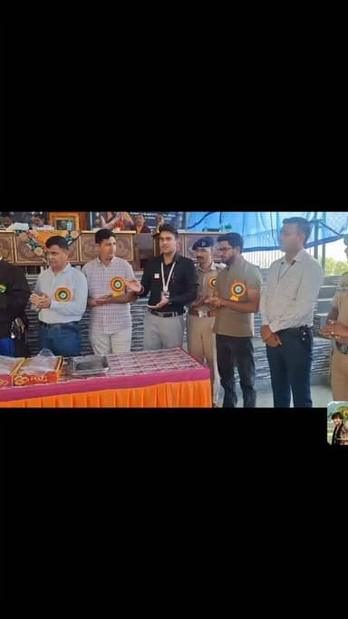 आज परम पूज्य तिब्बतियन बौद्ध धर्म गुरु दलाई लामा जी के 91 जन्मदिन के उपलक्ष पर राज्यसभा सांसद अनुराग शर्मा जी ने डेगी डिवीज़न में शिरकत की और धर्मगुरु की लंबी आयु की कामना की #journalistshivwalia #birbillingvalley #AnuragSharma #birthdaycelebration
