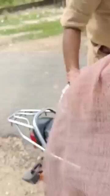 कलवारी, बस्ती में पुलिस पर महिलाओं से अभद्रता का आरोप, वीडियो वायरल