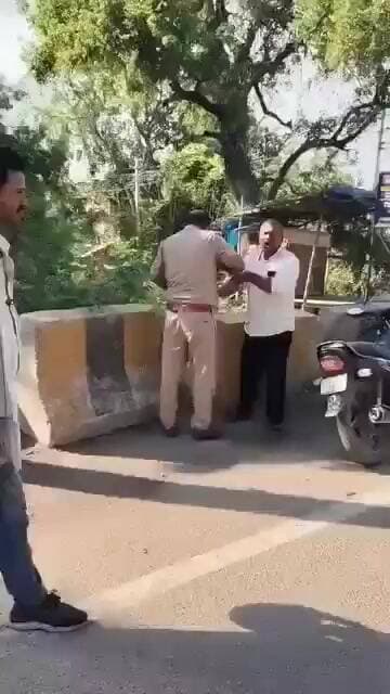 हमीरपुर ब्रेकिंग: ट्रक चालक के 20 हजार रुपये लेकर भागे दरोगा, कैमरे में कैद हुई पूरी घटना