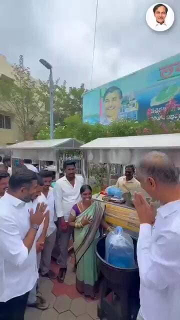 సిద్దిపేట లో హోటల్స్ నడుపుతూ ఉపాధి పొందుతున్న వారికి 72 లక్షల రూపాయలతో 91 టీ స్టాల్స్ హరీశ్ రావు